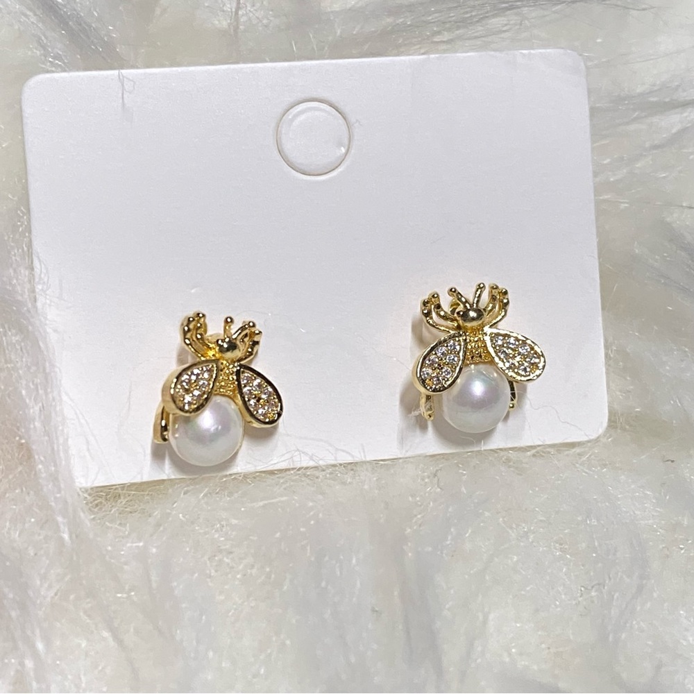 Bee pearl stud earrings 14k gold-vermeil over sterling silver. NEW - Picture 5 of 7
